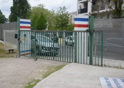 Grille d'entrée du parking Discount Parc